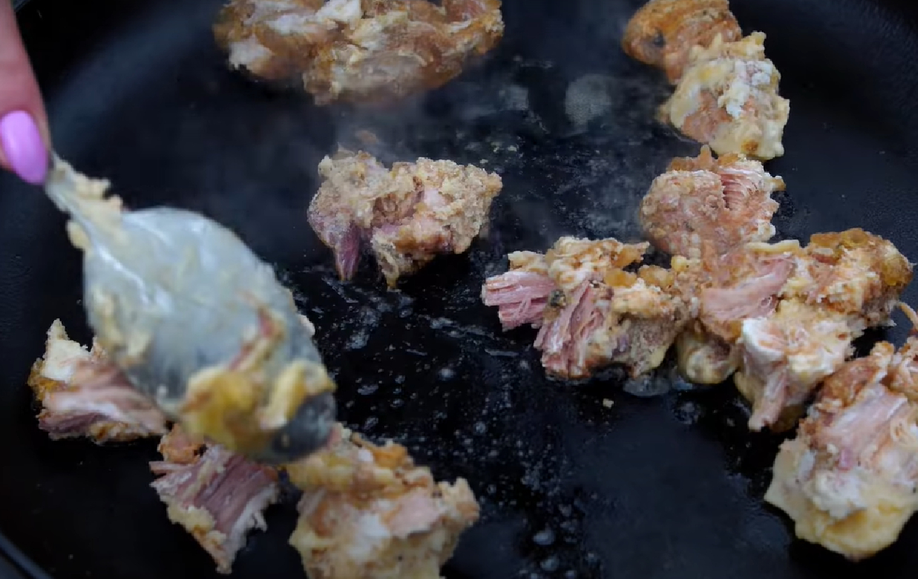 Картопля з тушкованкою та бринзою: простий рецепт ситної страви з Гуцульщини